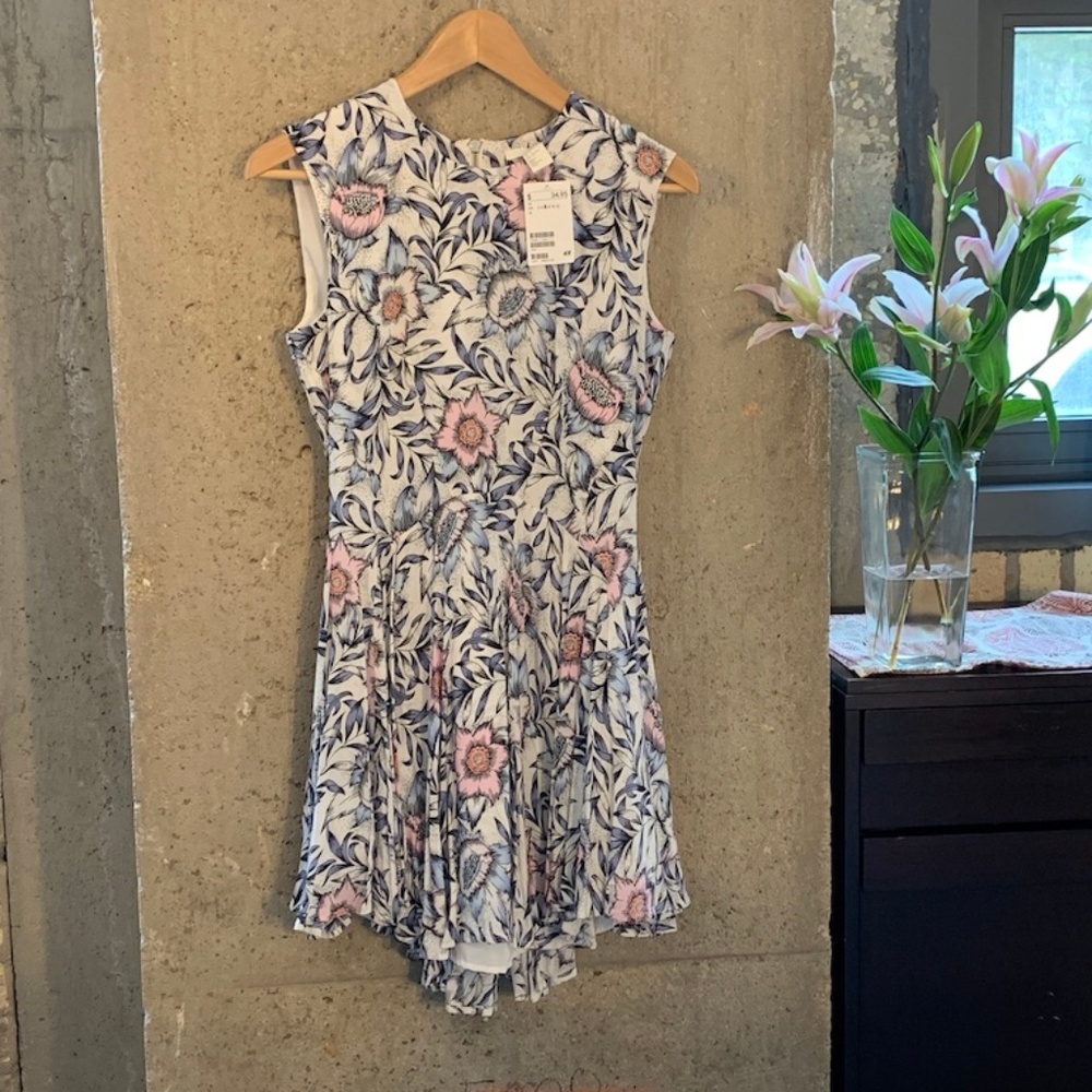 H&M Never been worn, flow-ey zip dress!